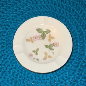 Wedgwood Cream Floral & Strawberry Trinket Dish